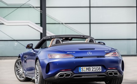 2020 Mercedes-AMG GT C Roadster (Color: Brilliant Blue) Rear Wallpapers 450x275 (131)