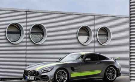 2020 Mercedes-AMG GT R Pro (Color: Selenite Grey Magno) Front Three-Quarter Wallpapers 450x275 (23)