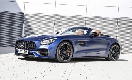 2020 Mercedes-AMG GT Roadster (Color: Brilliant Blue Magno) Front Three-Quarter Wallpapers 450x275 (65)