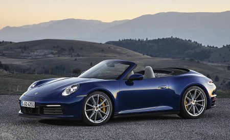 2020 Porsche 911 Carrera 4S Cabriolet Front Three-Quarter Wallpapers 450x275 (185)