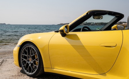 2020 Porsche 911 Carrera S Cabriolet (Color: Racing Yellow) Detail Wallpapers 450x275 (163)