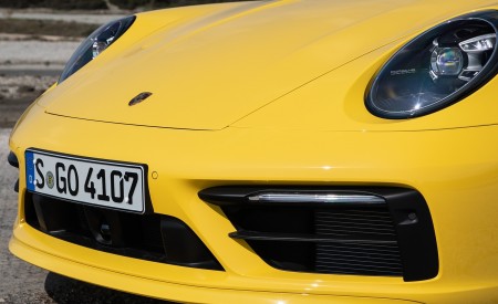 2020 Porsche 911 Carrera S Cabriolet (Color: Racing Yellow) Front Bumper Wallpapers 450x275 (166)