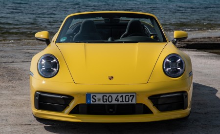 2020 Porsche 911 Carrera S Cabriolet (Color: Racing Yellow) Front Wallpapers 450x275 (155)