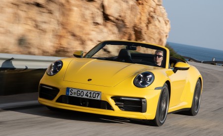 2020 Porsche 911 Carrera S Cabriolet (Color: Racing Yellow) Front Wallpapers 450x275 (144)