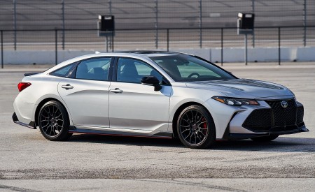 2020 Toyota Avalon TRD Front Three-Quarter Wallpapers 450x275 (4)