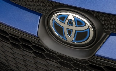 2020 Toyota Corolla Hybrid LE (Color: Blue Crush Metallic) Badge Wallpapers 450x275 (11)