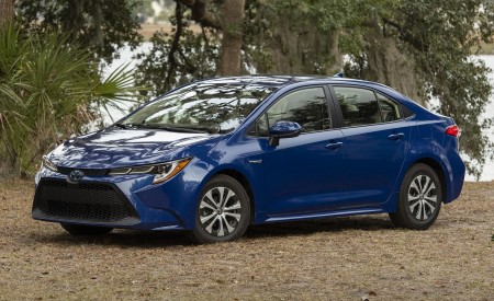 2020 Toyota Corolla Hybrid LE (Color: Blue Crush Metallic) Front Three-Quarter Wallpapers 450x275 (5)