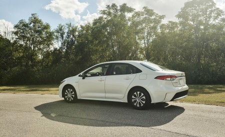 2020 Toyota Corolla Hybrid Rear Three-Quarter Wallpapers 450x275 (22)