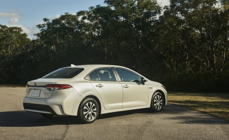 2020 Toyota Corolla Hybrid Rear Three-Quarter Wallpapers 450x275 (29)