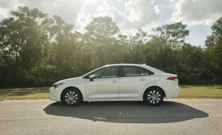 2020 Toyota Corolla Hybrid Side Wallpapers 450x275 (25)