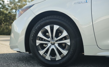 2020 Toyota Corolla Hybrid Wheel Wallpapers 450x275 (32)