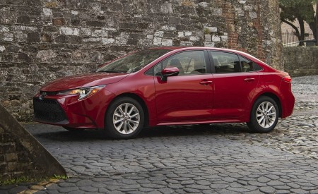2020 Toyota Corolla LE (Color: Barcelona Red Metallic) Side Wallpapers 450x275 (46)