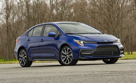 2020 Toyota Corolla SE (Color: Blue Crush Metallic) Front Three-Quarter Wallpapers 450x275 (3)