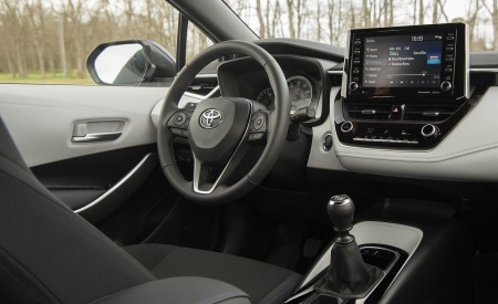 2020 Toyota Corolla SE (Color: Blue Crush Metallic) Interior Wallpapers 450x275 (8)