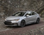 2020 Toyota Corolla SE (Color: Classic Silver Metallic) Front Three-Quarter Wallpapers 150x120