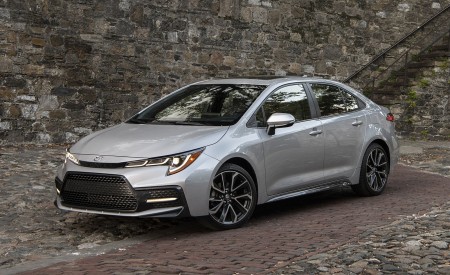 2020 Toyota Corolla SE (Color: Classic Silver Metallic) Front Three-Quarter Wallpapers 450x275 (15)