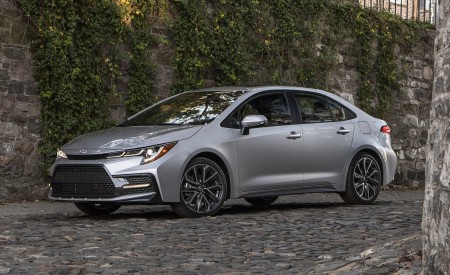 2020 Toyota Corolla SE (Color: Classic Silver Metallic) Front Three-Quarter Wallpapers 450x275 (16)