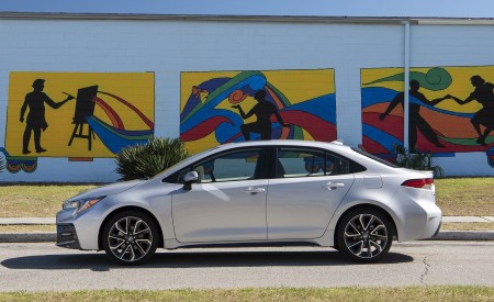 2020 Toyota Corolla SE (Color: Classic Silver Metallic) Side Wallpapers 450x275 (11)