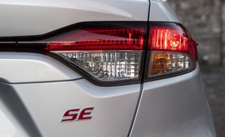 2020 Toyota Corolla SE (Color: Classic Silver Metallic) Tail Light Wallpapers 450x275 (22)