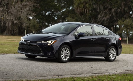2020 Toyota Corolla XLE (Color: Blue Print) Front Three-Quarter Wallpapers 450x275 (28)