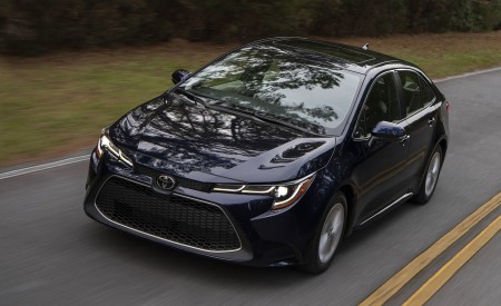 2020 Toyota Corolla XLE (Color: Blue Print) Front Three-Quarter Wallpapers 450x275 (26)