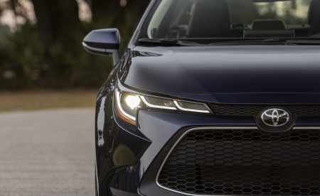 2020 Toyota Corolla XLE (Color: Blue Print) Headlight Wallpapers 450x275 (30)