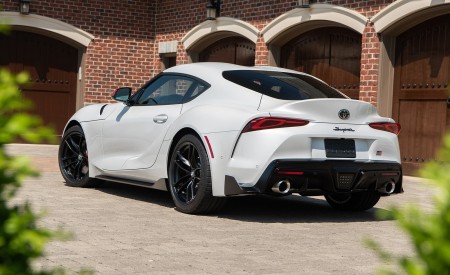 2020 Toyota Supra Launch Edition (Color: Absolute Zero) Rear Three-Quarter Wallpapers 450x275 (37)