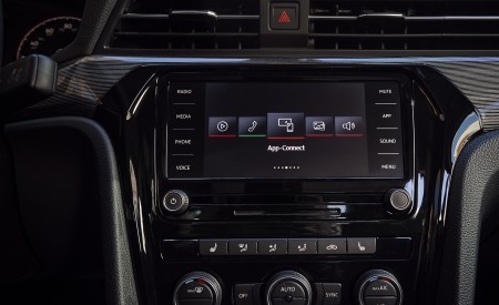 2020 Volkswagen Passat Central Console Wallpapers 450x275 (87)