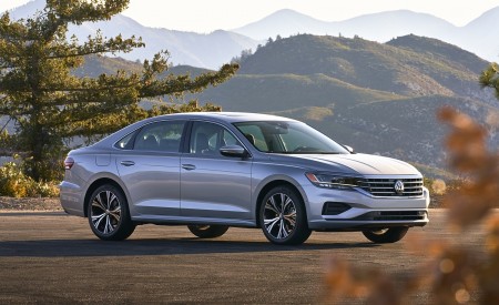 2020 Volkswagen Passat Front Three-Quarter Wallpapers 450x275 (12)