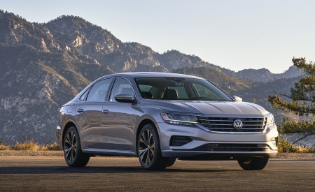 2020 Volkswagen Passat Front Three-Quarter Wallpapers 450x275 (2)