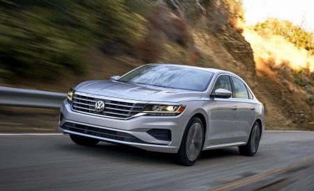 2020 Volkswagen Passat Front Three-Quarter Wallpapers 450x275 (3)