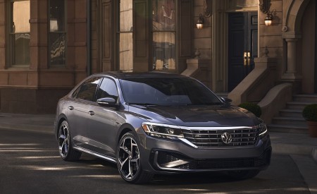 2020 Volkswagen Passat Front Three-Quarter Wallpapers 450x275 (77)
