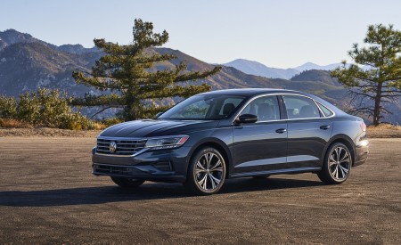 2020 Volkswagen Passat Front Three-Quarter Wallpapers 450x275 (53)