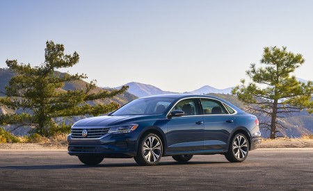 2020 Volkswagen Passat Front Three-Quarter Wallpapers 450x275 (45)