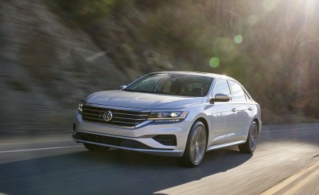 2020 Volkswagen Passat Front Three-Quarter Wallpapers 450x275 (4)