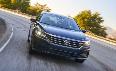 2020 Volkswagen Passat Front Wallpapers 450x275 (46)