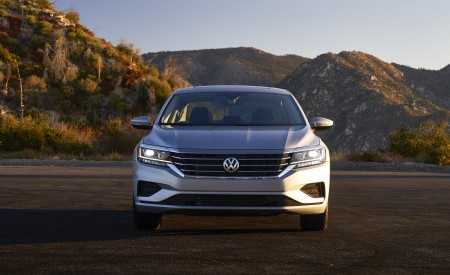 2020 Volkswagen Passat Front Wallpapers 450x275 (28)