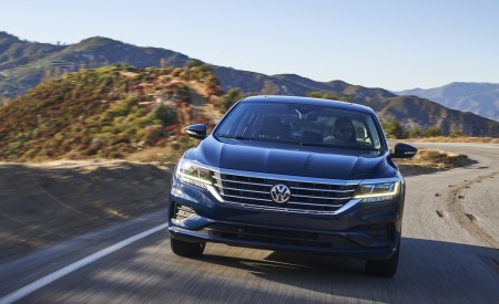2020 Volkswagen Passat Front Wallpapers 450x275 (47)