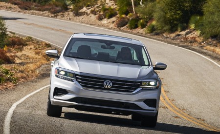2020 Volkswagen Passat Front Wallpapers 450x275 (7)