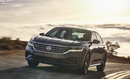 2020 Volkswagen Passat Front Wallpapers 450x275 (70)