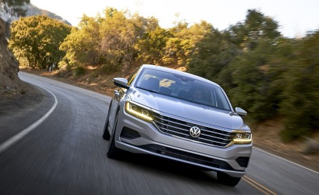 2020 Volkswagen Passat Front Wallpapers 450x275 (17)