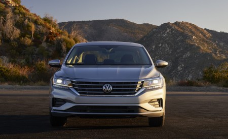 2020 Volkswagen Passat Front Wallpapers 450x275 (29)