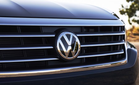 2020 Volkswagen Passat Grill Wallpapers 450x275 (59)