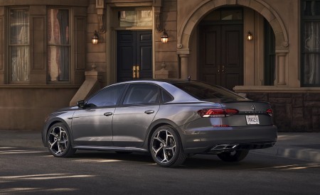 2020 Volkswagen Passat Rear Three-Quarter Wallpapers 450x275 (79)