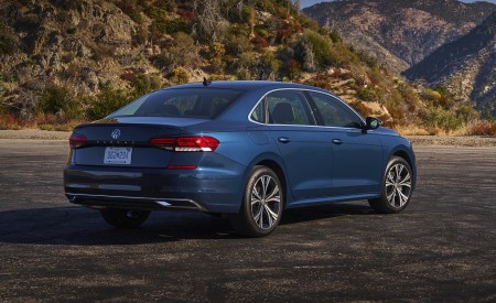 2020 Volkswagen Passat Rear Three-Quarter Wallpapers 450x275 (55)