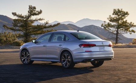 2020 Volkswagen Passat Rear Three-Quarter Wallpapers 450x275 (20)