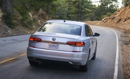 2020 Volkswagen Passat Rear Wallpapers 450x275 (21)