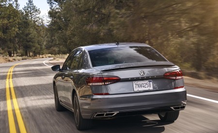 2020 Volkswagen Passat Rear Wallpapers 450x275 (73)