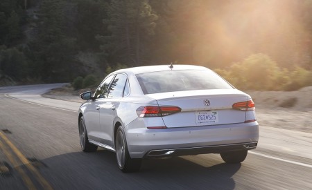 2020 Volkswagen Passat Rear Wallpapers 450x275 (22)
