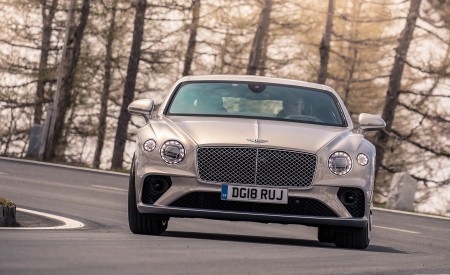 2018 Bentley Continental GT (Color: Extreme Silver) Front Wallpapers 450x275 (64)